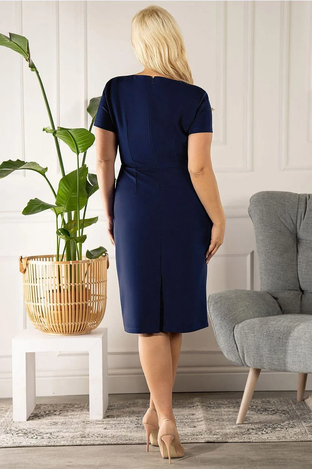 Chic Wilma Plus Size Dress with Eye-Catching Neckline