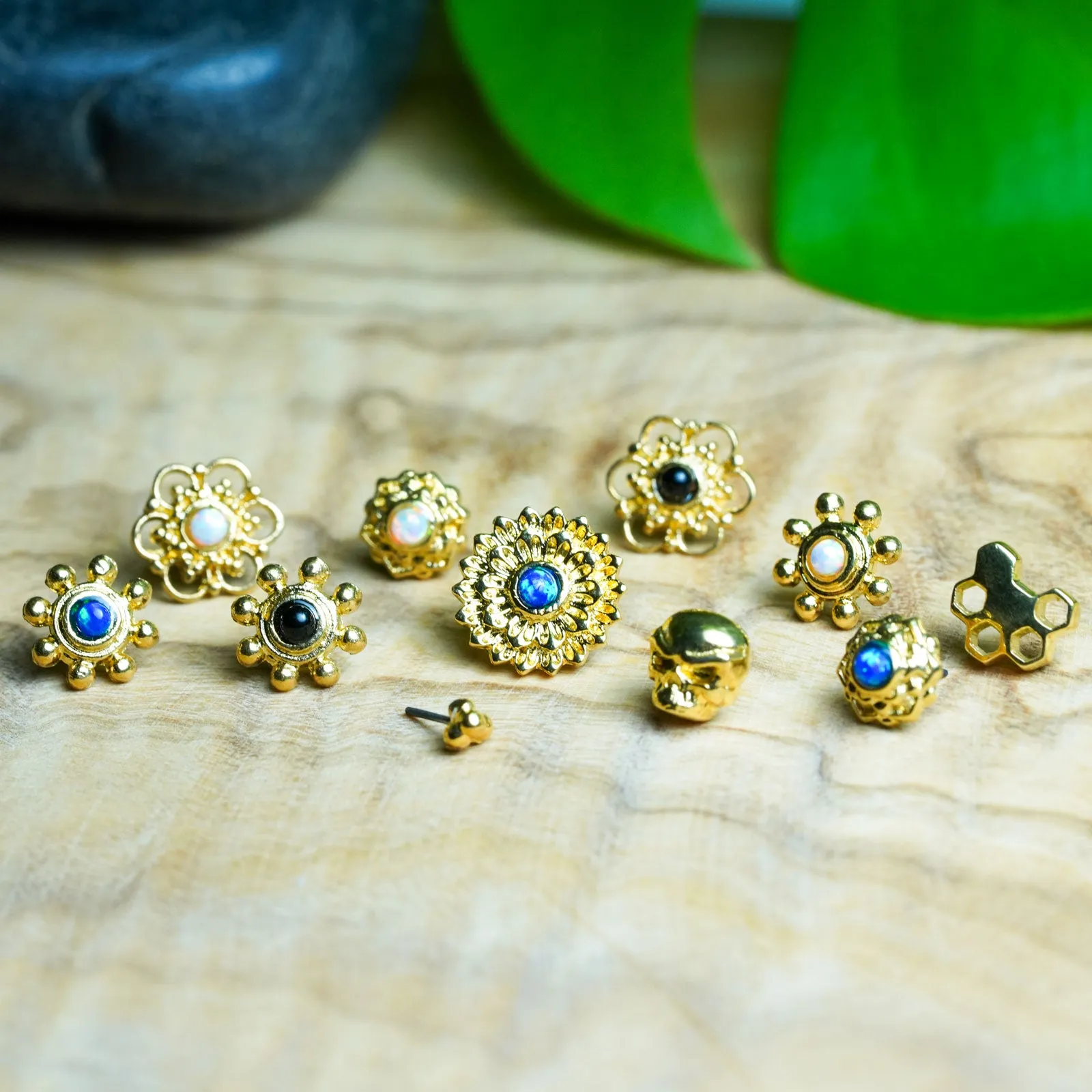 Triple Dot 18k Gold Plated Threadless Top